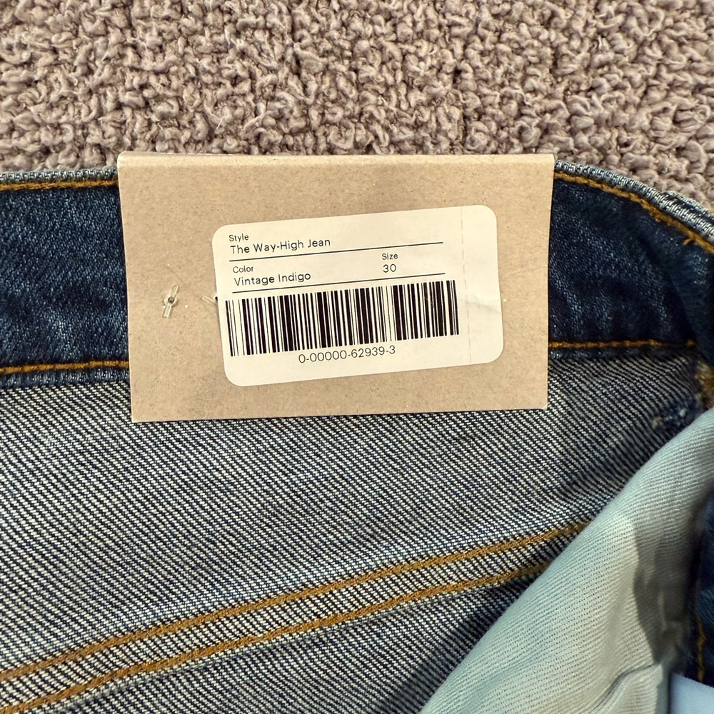 Everlane Way High Jean in Vintage Indigo - Picture 4 of 5